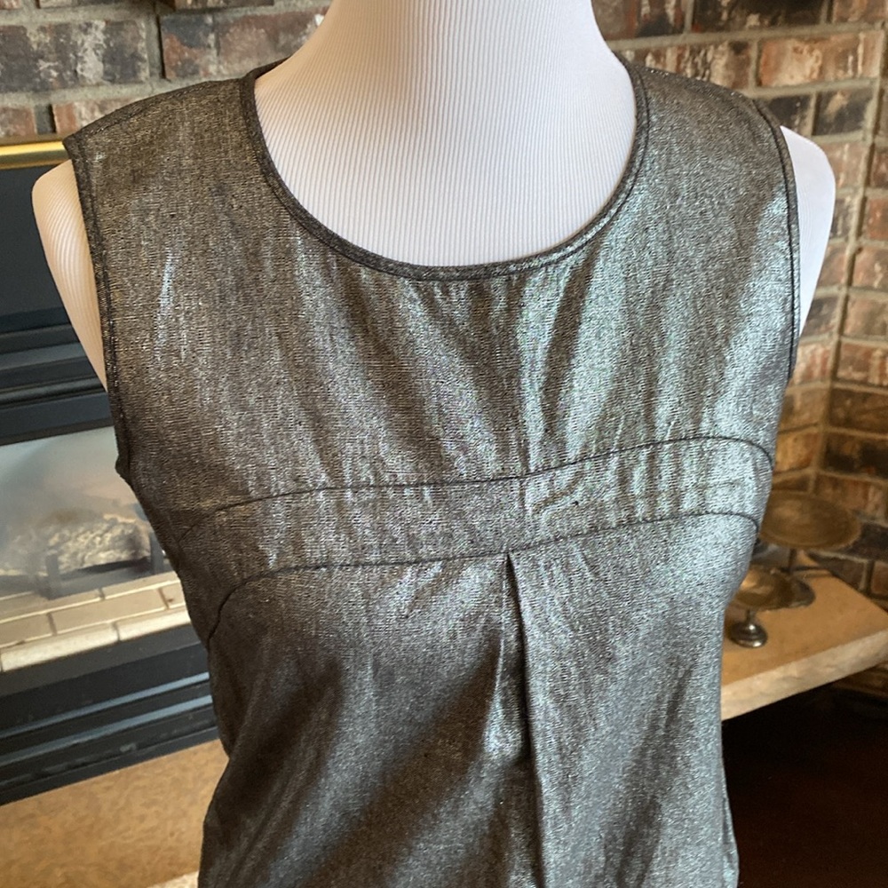 VINTAGE silver lame’ shift dress. Cute front pleat. Side zipper. Size 4 fits XS.